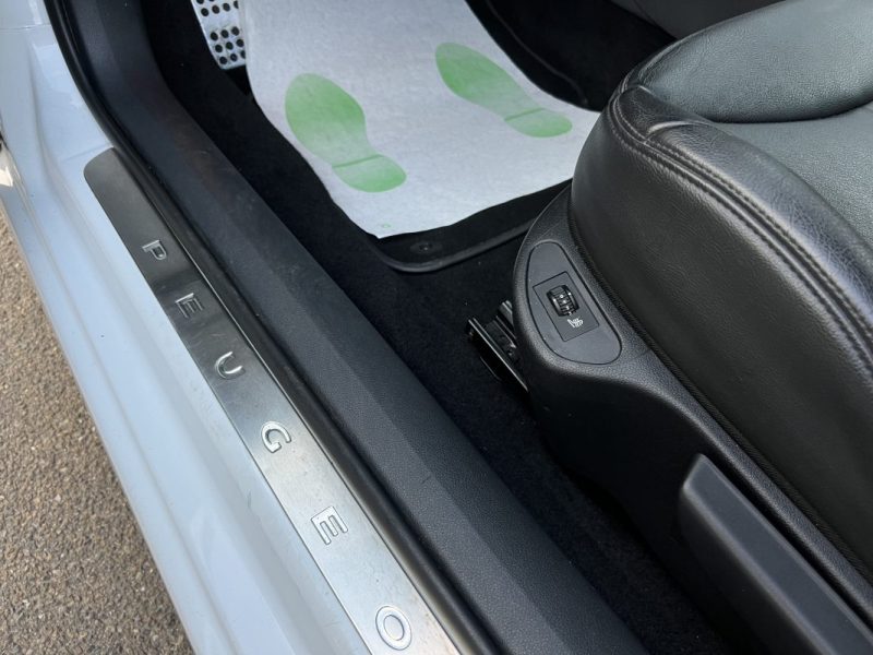 PEUGEOT 308 CC CABRIOLET PHASE 2 FELINE 2.0 HDI 163 BOITE AUTO CUIR GPS CRIT AIR 2 - Garantie 1 an