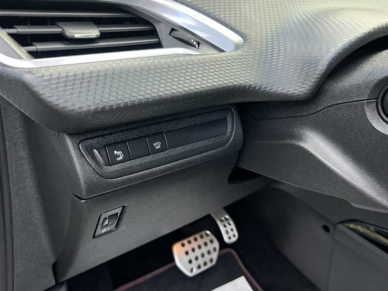 PEUGEOT 2008 (2) FELINE 1.2 110 1ERE MAIN BOITE AUTO CUIR ATTELAGE APPLE & ANDROID - GARANTIE 1 AN