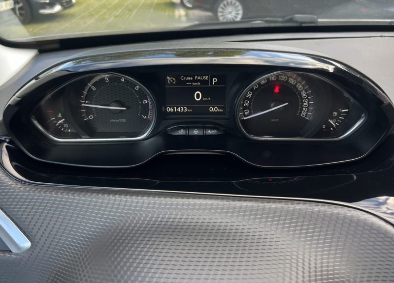 PEUGEOT 2008 (2) FELINE 1.2 110 1ERE MAIN BOITE AUTO CUIR ATTELAGE APPLE & ANDROID - GARANTIE 1 AN