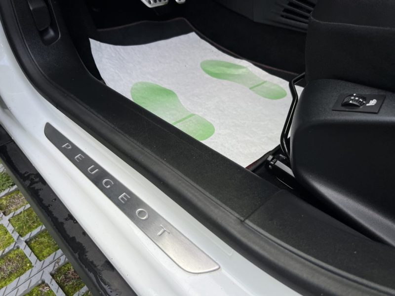 PEUGEOT 2008 (2) FELINE 1.2 110 1ERE MAIN BOITE AUTO CUIR ATTELAGE APPLE & ANDROID - GARANTIE 1 AN