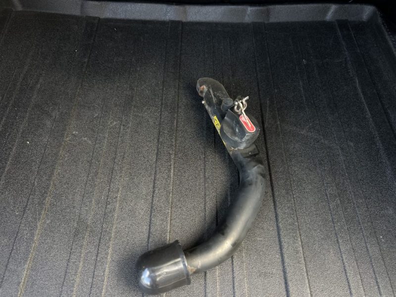 PEUGEOT 2008 (2) FELINE 1.2 110 1ERE MAIN BOITE AUTO CUIR ATTELAGE APPLE & ANDROID - GARANTIE 1 AN