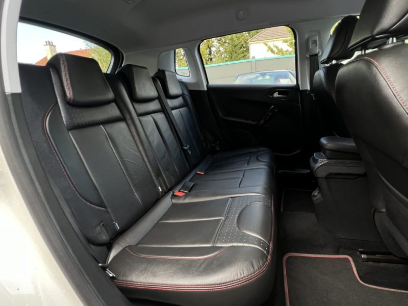 PEUGEOT 2008 (2) FELINE 1.2 110 1ERE MAIN BOITE AUTO CUIR ATTELAGE APPLE & ANDROID - GARANTIE 1 AN