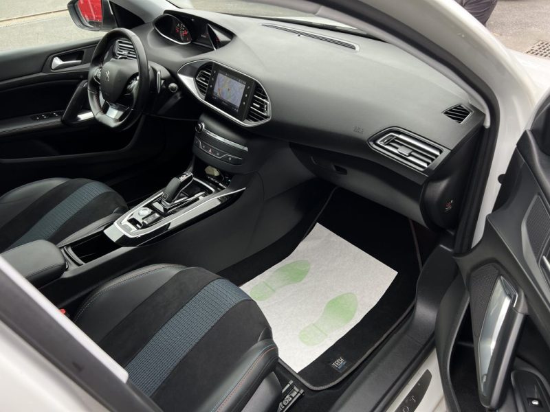 PEUGEOT 308 II PHASE 2 TECH EDITION 1.2 130 Cv BOITE AUTO 12 200 Kms APPLE & ANDROID - GARANTIE 1 AN