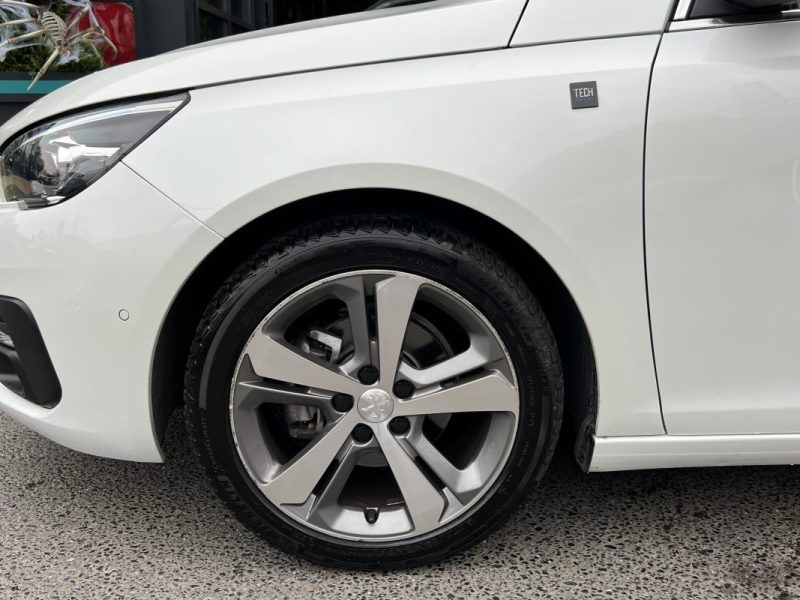 PEUGEOT 308 II PHASE 2 TECH EDITION 1.2 130 Cv BOITE AUTO 12 200 Kms APPLE & ANDROID - GARANTIE 1 AN