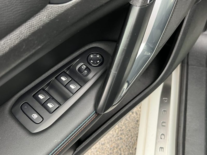 PEUGEOT 308 II PHASE 2 TECH EDITION 1.2 130 Cv BOITE AUTO 12 200 Kms APPLE & ANDROID - GARANTIE 1 AN