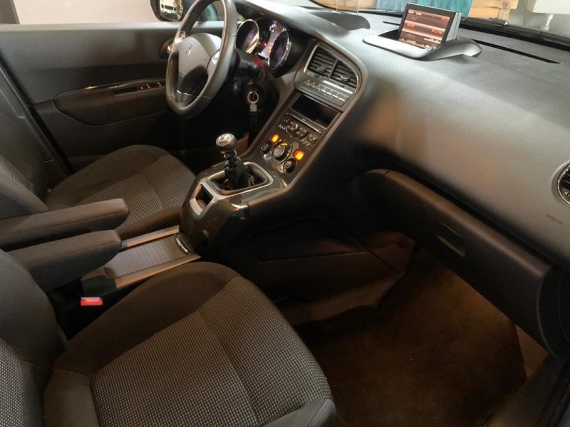 PEUGEOT 5008 2.0 HDI 150 7PLACES PREMIUM PACK ALLURE BVM6 - TOIT PANORAMIQUE - 132 000 KM - DISTRIB 