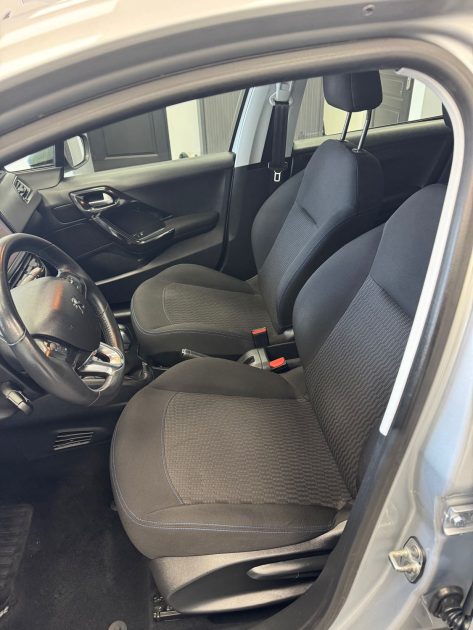 PEUGEOT 208 1.2 VTI 82CH SIGNATURE BVM5 2018