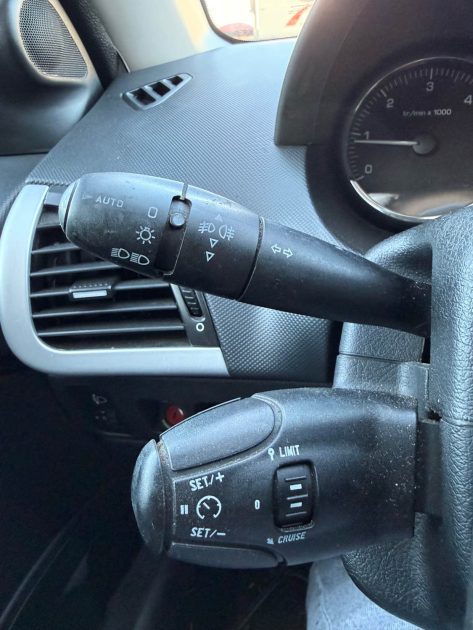 PEUGEOT 206+ 1.4 HDI 70 CH - IDEAL JEUNE PERMIS - DISTRI OK - GARANTIE 12 MOIS