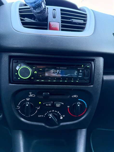 PEUGEOT 206+ 1.4 HDI 70 CH - IDEAL JEUNE PERMIS - DISTRI OK - GARANTIE 12 MOIS