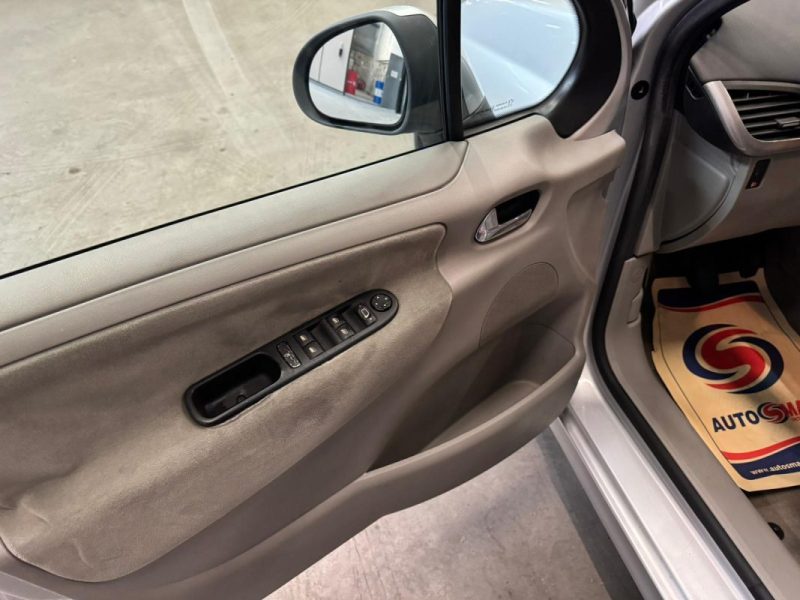 PEUGEOT 207 1.4E 90CV 16V EXECUTIVE