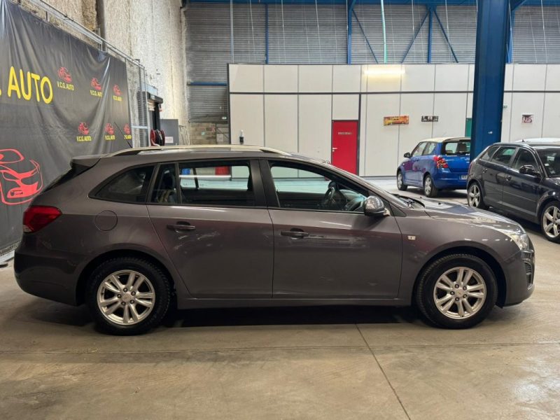 CHEVROLET CRUZE SW 1.7 VCDI 131 LS+