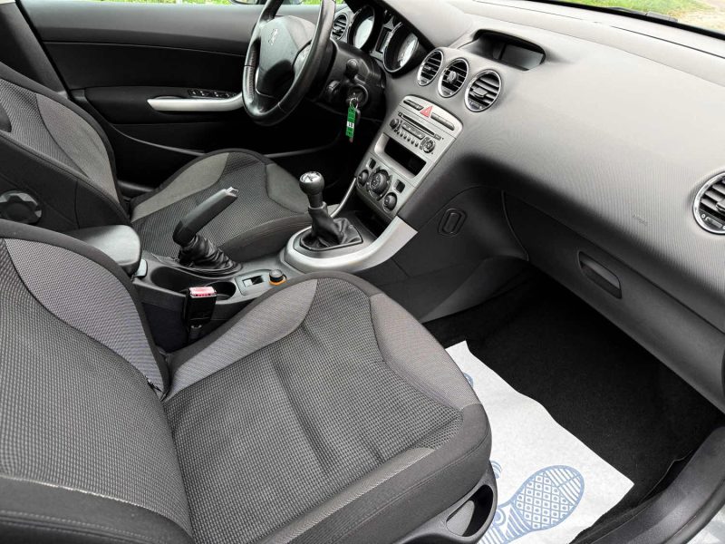 PEUGEOT 308 1.6 VTi 120 ch Premium Pack - Toit pano - Régulateur - Révisée &  Garantie 6  Mois.