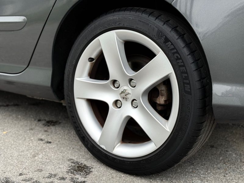 PEUGEOT 308 1.6 VTi 120 ch Premium Pack - Toit pano - Régulateur - Révisée &  Garantie 6  Mois.