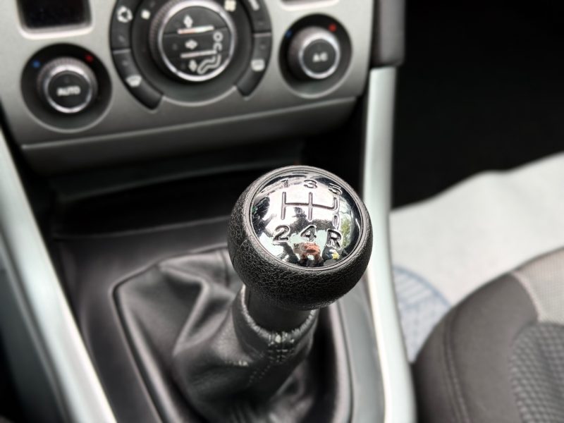 PEUGEOT 308 1.6 VTi 120 ch Premium Pack - Toit pano - Régulateur - Révisée &  Garantie 6  Mois.