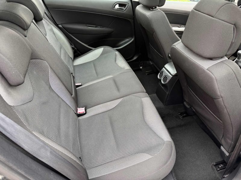 PEUGEOT 308 1.6 VTi 120 ch Premium Pack - Toit pano - Régulateur - Révisée &  Garantie 6  Mois.