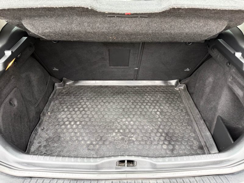 PEUGEOT 308 1.6 VTi 120 ch Premium Pack - Toit pano - Régulateur - Révisée &  Garantie 6  Mois.