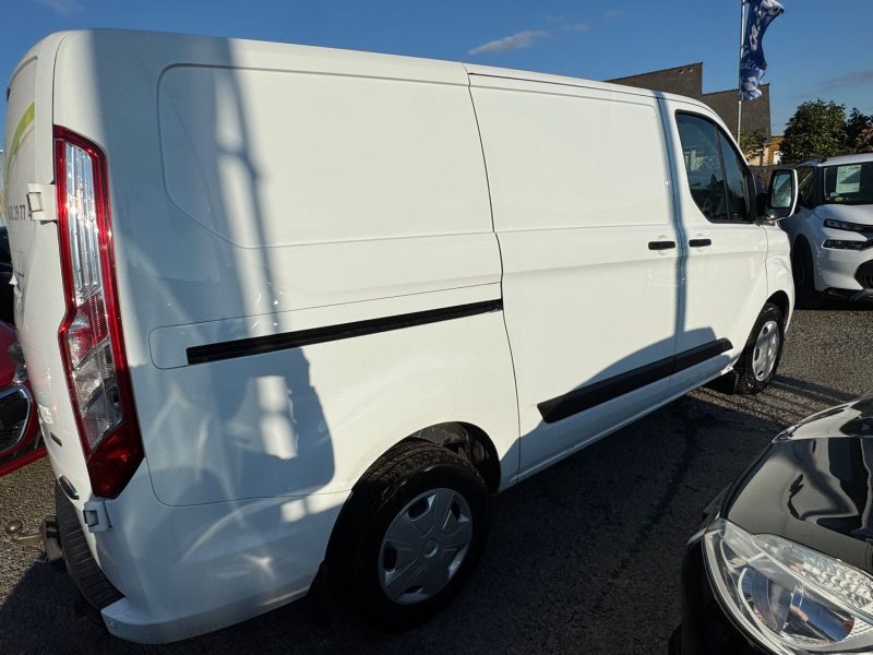 FORD CUSTOM L1H1 2.0 ECOBLUE 130 AMBIENTE 2018