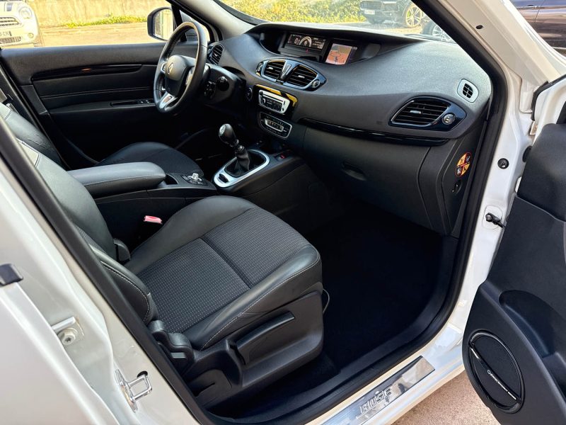 RENAULT SCENIC III 1.5 dCi 110 ch Energy BOSE eco2