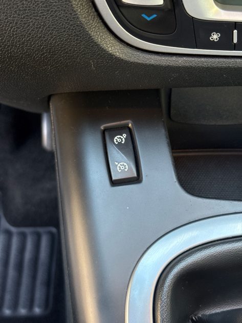 RENAULT SCENIC III 1.5 dCi 110 ch Energy BOSE eco2