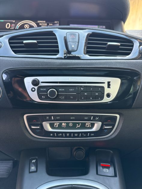 RENAULT SCENIC III 1.5 dCi 110 ch Energy BOSE eco2