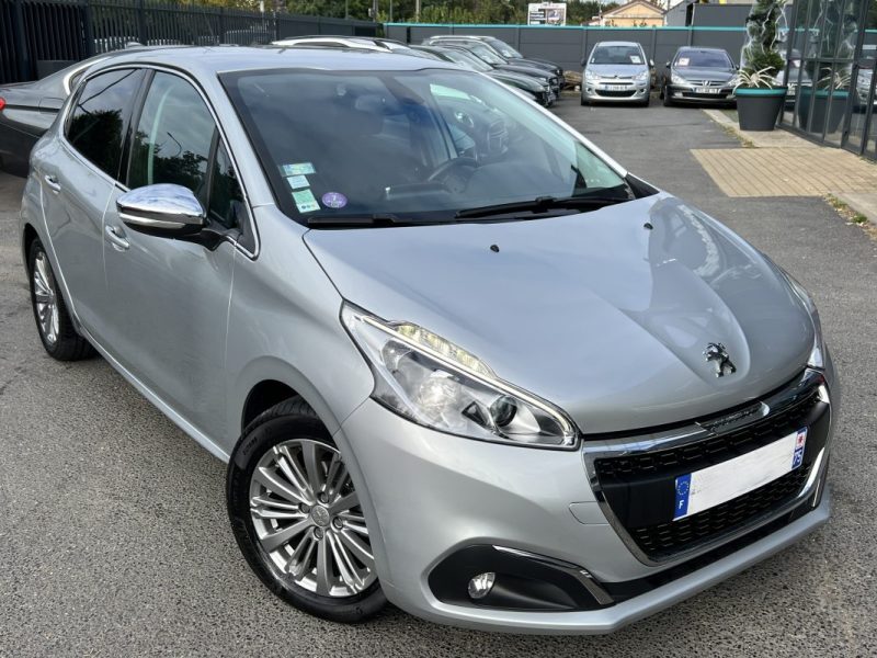 PEUGEOT 208 PHASE 2 ALLURE 1.2 82 Cv APPLE CARPLAY 19 300 Km CRIT AIR 1 - Garantie 1an