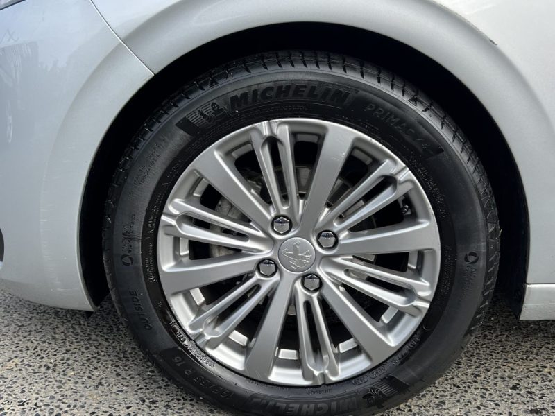 PEUGEOT 208 PHASE 2 ALLURE 1.2 82 Cv APPLE CARPLAY 19 300 Km CRIT AIR 1 - Garantie 1an