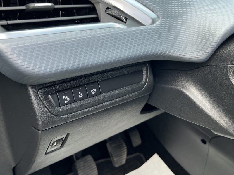 PEUGEOT 208 PHASE 2 ALLURE 1.2 82 Cv APPLE CARPLAY 19 300 Km CRIT AIR 1 - Garantie 1an