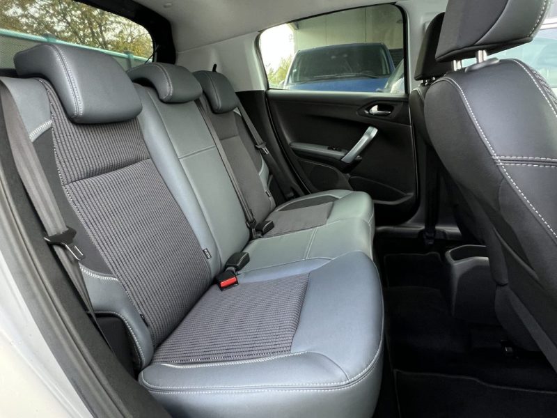 PEUGEOT 208 PHASE 2 ALLURE 1.2 82 Cv APPLE CARPLAY 19 300 Km CRIT AIR 1 - Garantie 1an