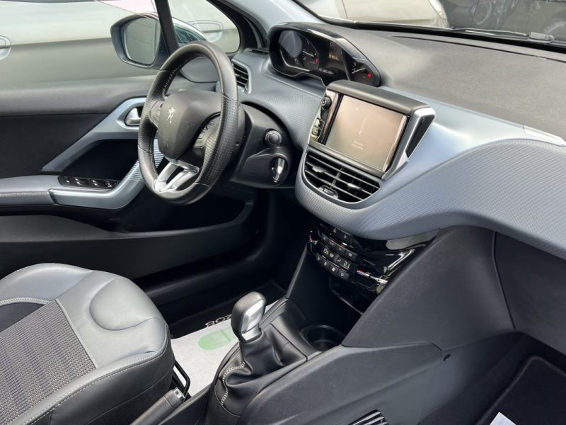 PEUGEOT 208 PHASE 2 ALLURE 1.2 82 Cv APPLE CARPLAY 19 300 Km CRIT AIR 1 - Garantie 1an