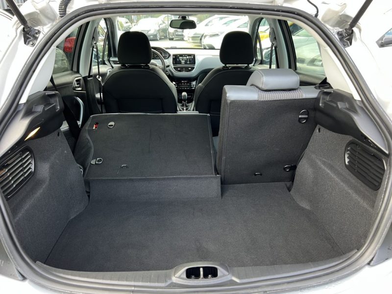 PEUGEOT 208 PHASE 2 ALLURE 1.2 82 Cv APPLE CARPLAY 19 300 Km CRIT AIR 1 - Garantie 1an