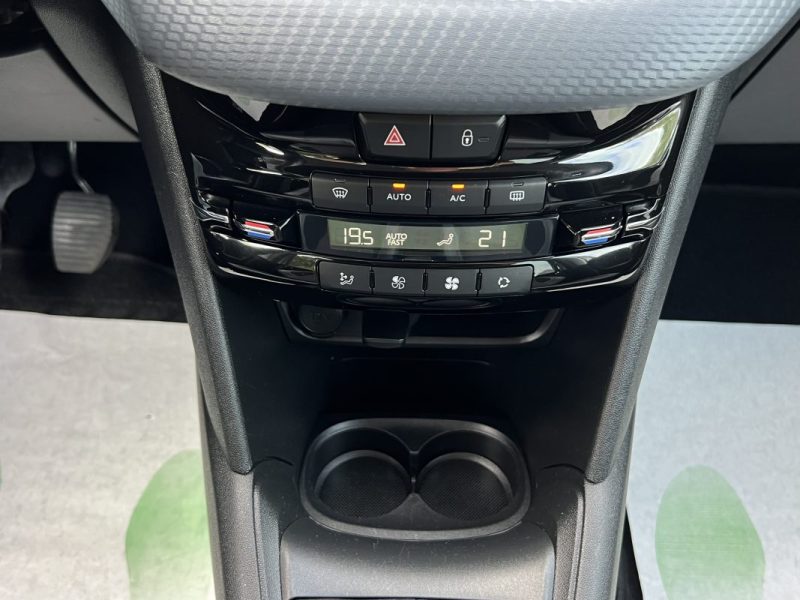 PEUGEOT 208 PHASE 2 ALLURE 1.2 82 Cv APPLE CARPLAY 19 300 Km CRIT AIR 1 - Garantie 1an