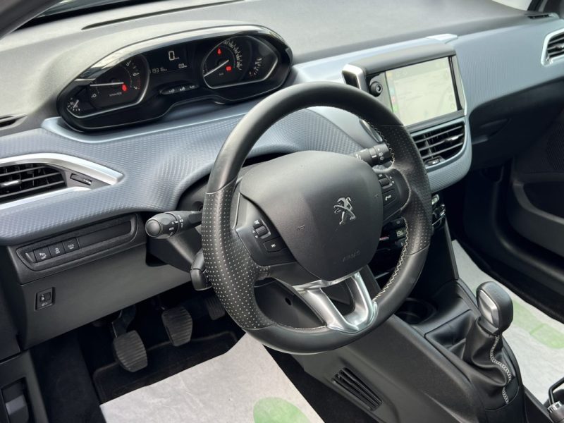 PEUGEOT 208 PHASE 2 ALLURE 1.2 82 Cv APPLE CARPLAY 19 300 Km CRIT AIR 1 - Garantie 1an