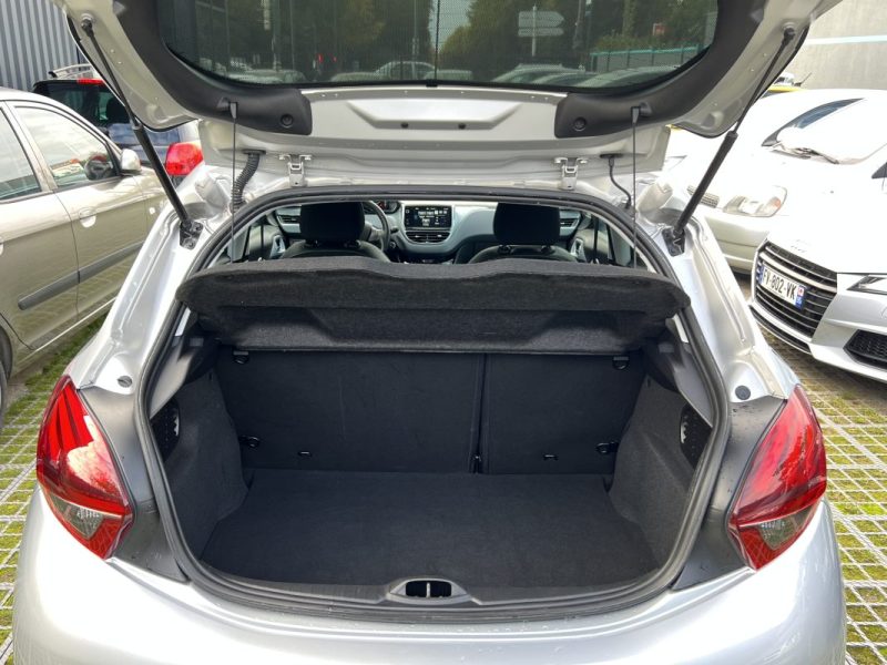 PEUGEOT 208 PHASE 2 ALLURE 1.2 82 Cv APPLE CARPLAY 19 300 Km CRIT AIR 1 - Garantie 1an