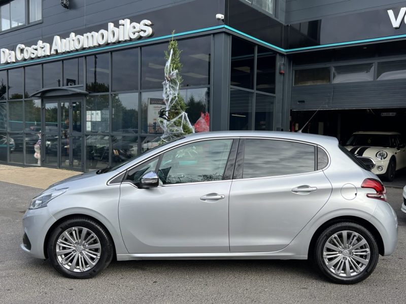 PEUGEOT 208 PHASE 2 ALLURE 1.2 82 Cv APPLE CARPLAY 19 300 Km CRIT AIR 1 - Garantie 1an