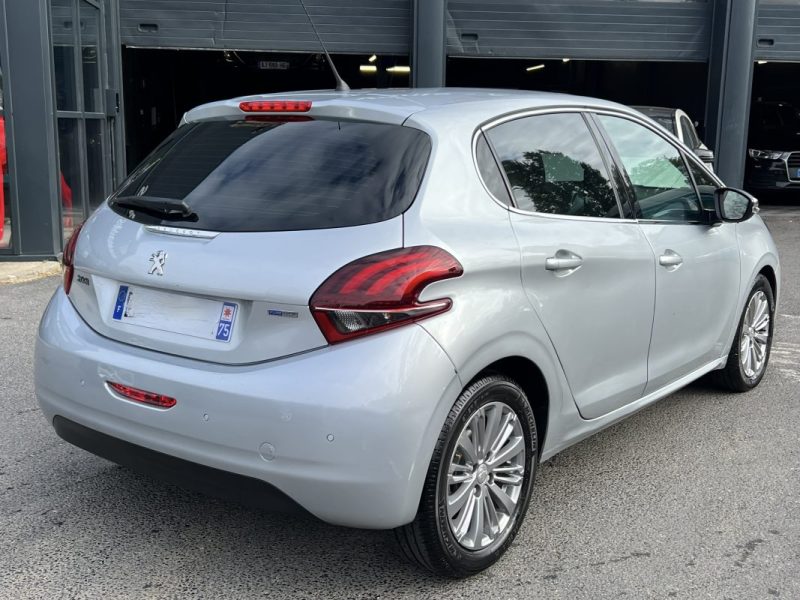 PEUGEOT 208 PHASE 2 ALLURE 1.2 82 Cv APPLE CARPLAY 19 300 Km CRIT AIR 1 - Garantie 1an