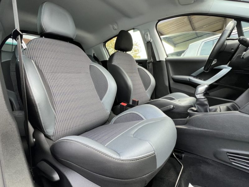 PEUGEOT 208 PHASE 2 ALLURE 1.2 82 Cv APPLE CARPLAY 19 300 Km CRIT AIR 1 - Garantie 1an