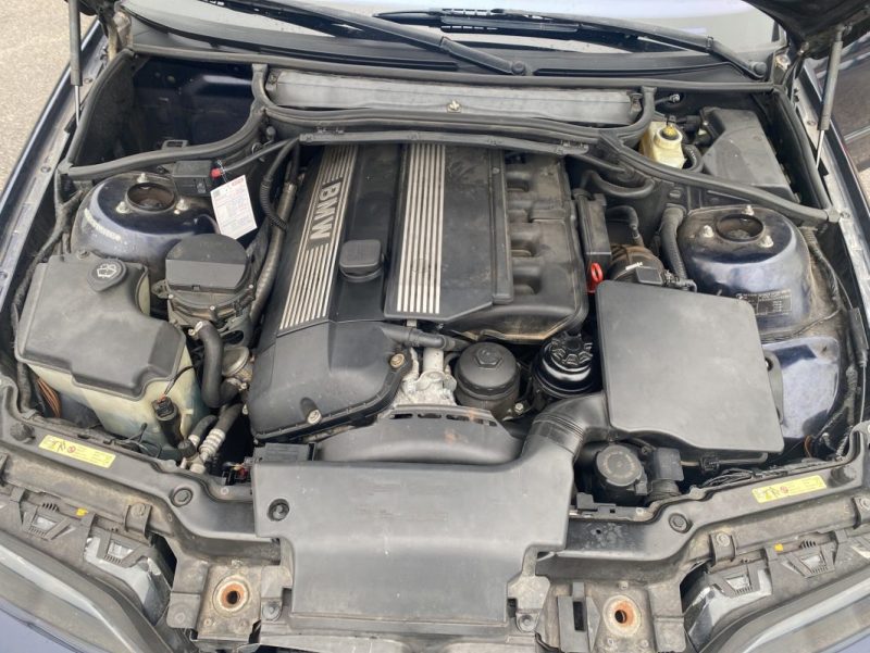 B.M.W. SERIE 3 e46 330i PACK M 3.0 L 231 ch