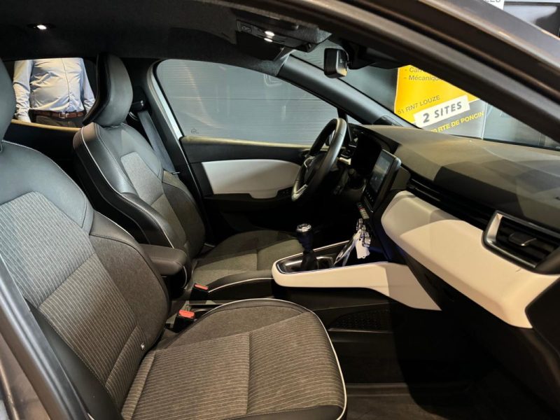 RENAULT CLIO 1.0 TCE 90 TECHNO / 1ERE MAIN / ENTRETIEN RENAULT  2023