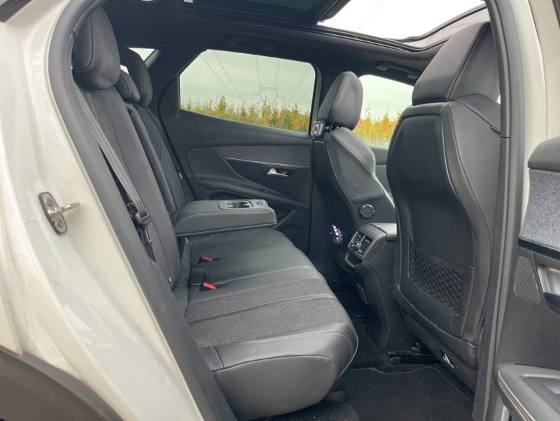 PEUGEOT 3008 GT LINE 1.5 L BLUEHDI 130 CH S&S EAT8