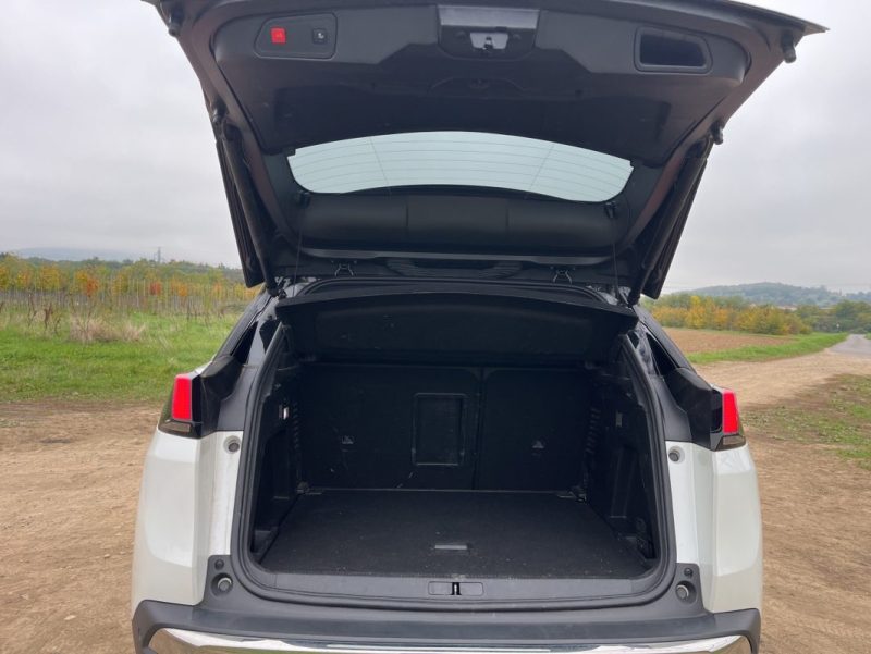 PEUGEOT 3008 GT LINE 1.5 L BLUEHDI 130 CH S&S EAT8