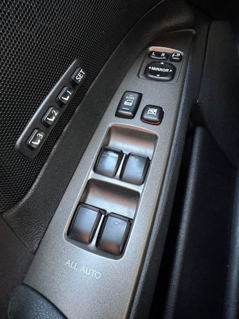 LEXUS IS220 IS 220D PACK SPORT 177CV/CAMERA/GPS/SIEGES CHAUFFANTS GARANTIE 6 MOIS 