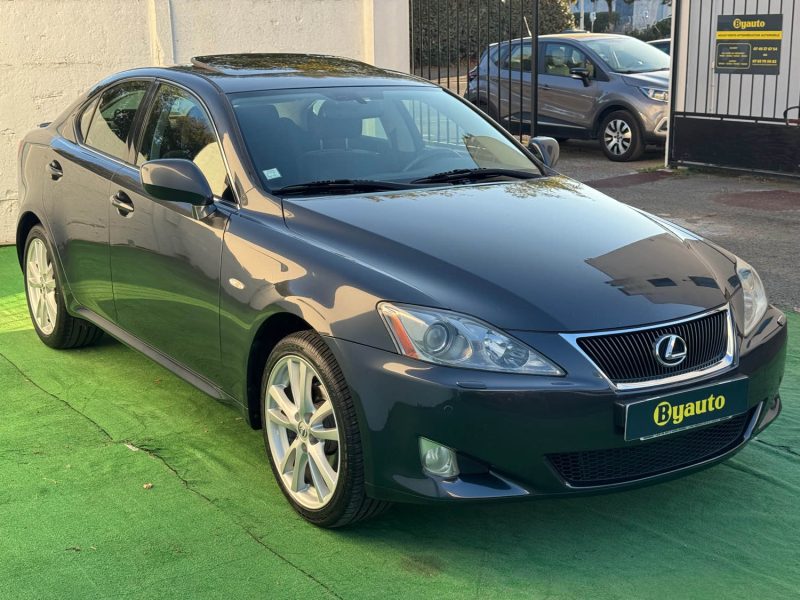 LEXUS IS220 IS 220D PACK SPORT 177CV/CAMERA/GPS/SIEGES CHAUFFANTS GARANTIE 6 MOIS 