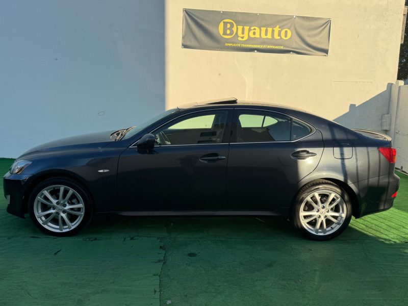 LEXUS IS220 IS 220D PACK SPORT 177CV/CAMERA/GPS/SIEGES CHAUFFANTS GARANTIE 6 MOIS 