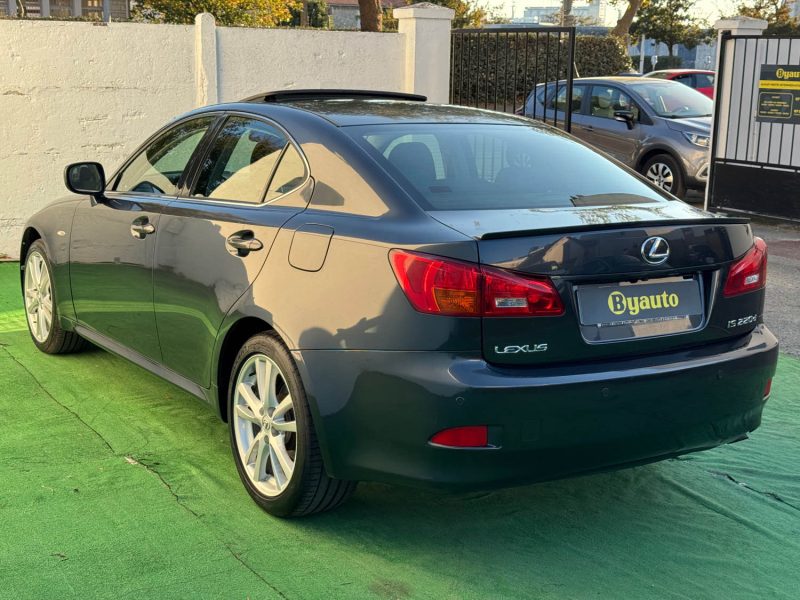 LEXUS IS220 IS 220D PACK SPORT 177CV/CAMERA/GPS/SIEGES CHAUFFANTS GARANTIE 6 MOIS 