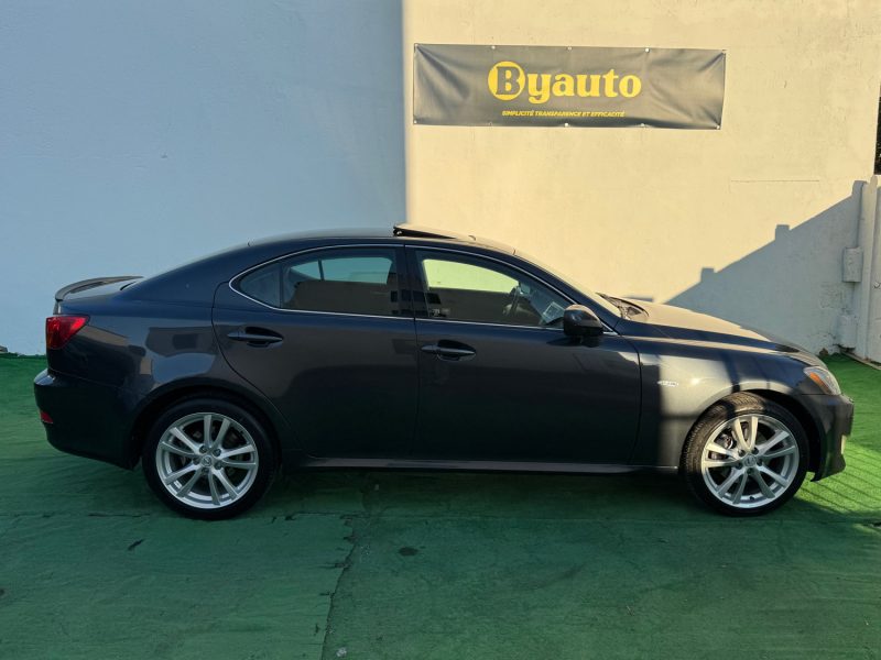 LEXUS IS220 IS 220D PACK SPORT 177CV/CAMERA/GPS/SIEGES CHAUFFANTS GARANTIE 6 MOIS 