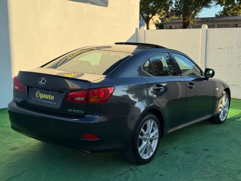 LEXUS IS220 IS 220D PACK SPORT 177CV/CAMERA/GPS/SIEGES CHAUFFANTS GARANTIE 6 MOIS 