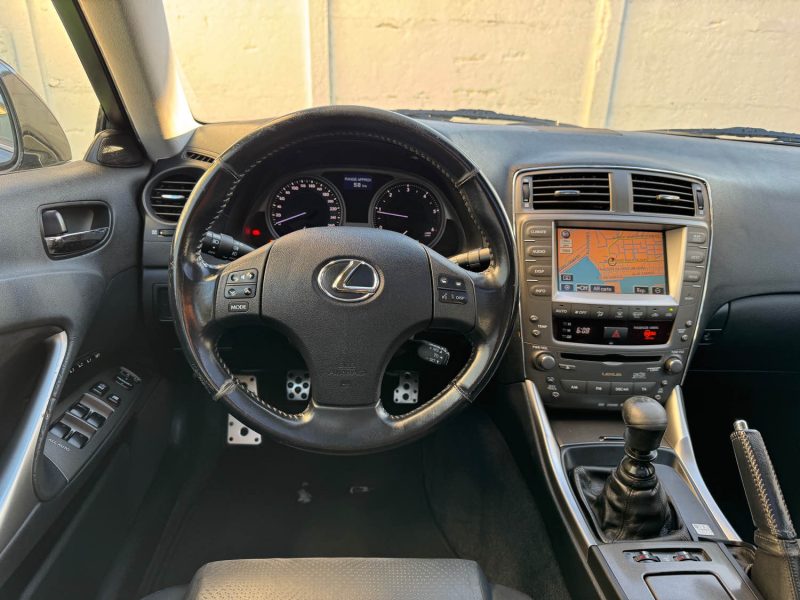 LEXUS IS220 IS 220D PACK SPORT 177CV/CAMERA/GPS/SIEGES CHAUFFANTS GARANTIE 6 MOIS 