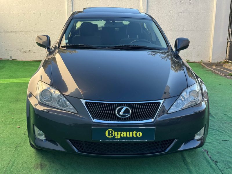 LEXUS IS220 IS 220D PACK SPORT 177CV/CAMERA/GPS/SIEGES CHAUFFANTS GARANTIE 6 MOIS 