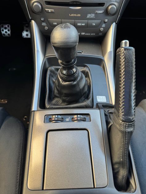 LEXUS IS220 IS 220D PACK SPORT 177CV/CAMERA/GPS/SIEGES CHAUFFANTS GARANTIE 6 MOIS 