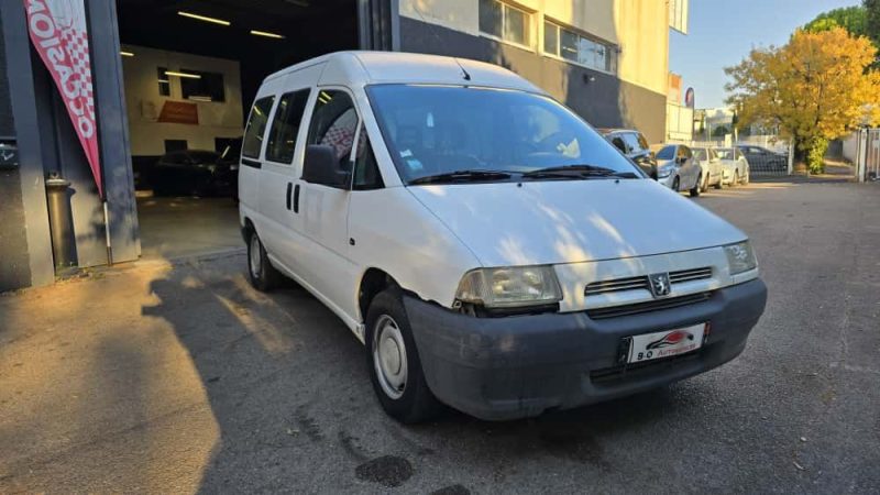 Peugeot EXPERT COMBI 1.9l D 70ch, *CLIMATISATION*, *PORTE LATÉRALE*, *5 PLACES*
